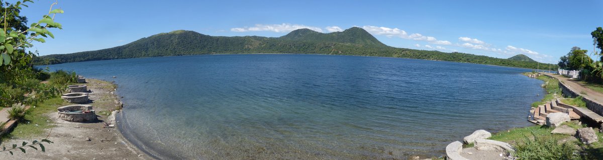 Kratersee Xiloá in Nicaragua. Das deutlich klarere Wasser führte zu evolutionären Anpassungen des Auges der Buntbarsch-Arten.