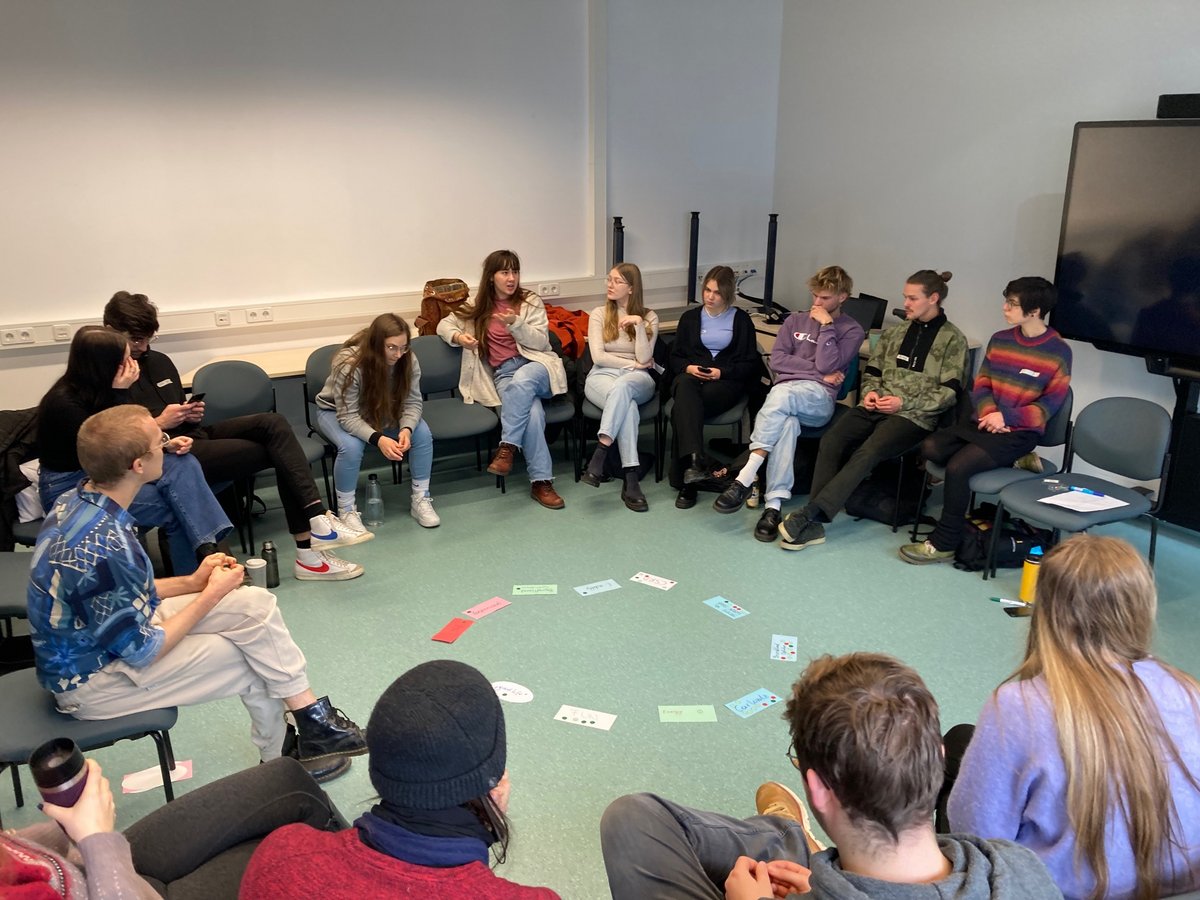 Seminar group in a circle of chairs