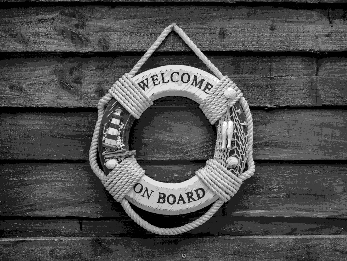 Maritim verzierter Rettungsring mit der Aufschrift Welcome on board