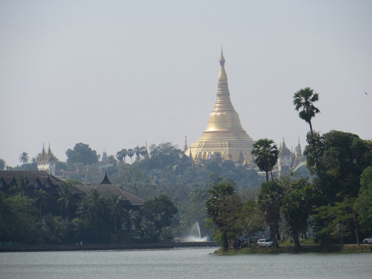Shwedagon Pagode in Yangon.  Copyright: Johannes Dingler