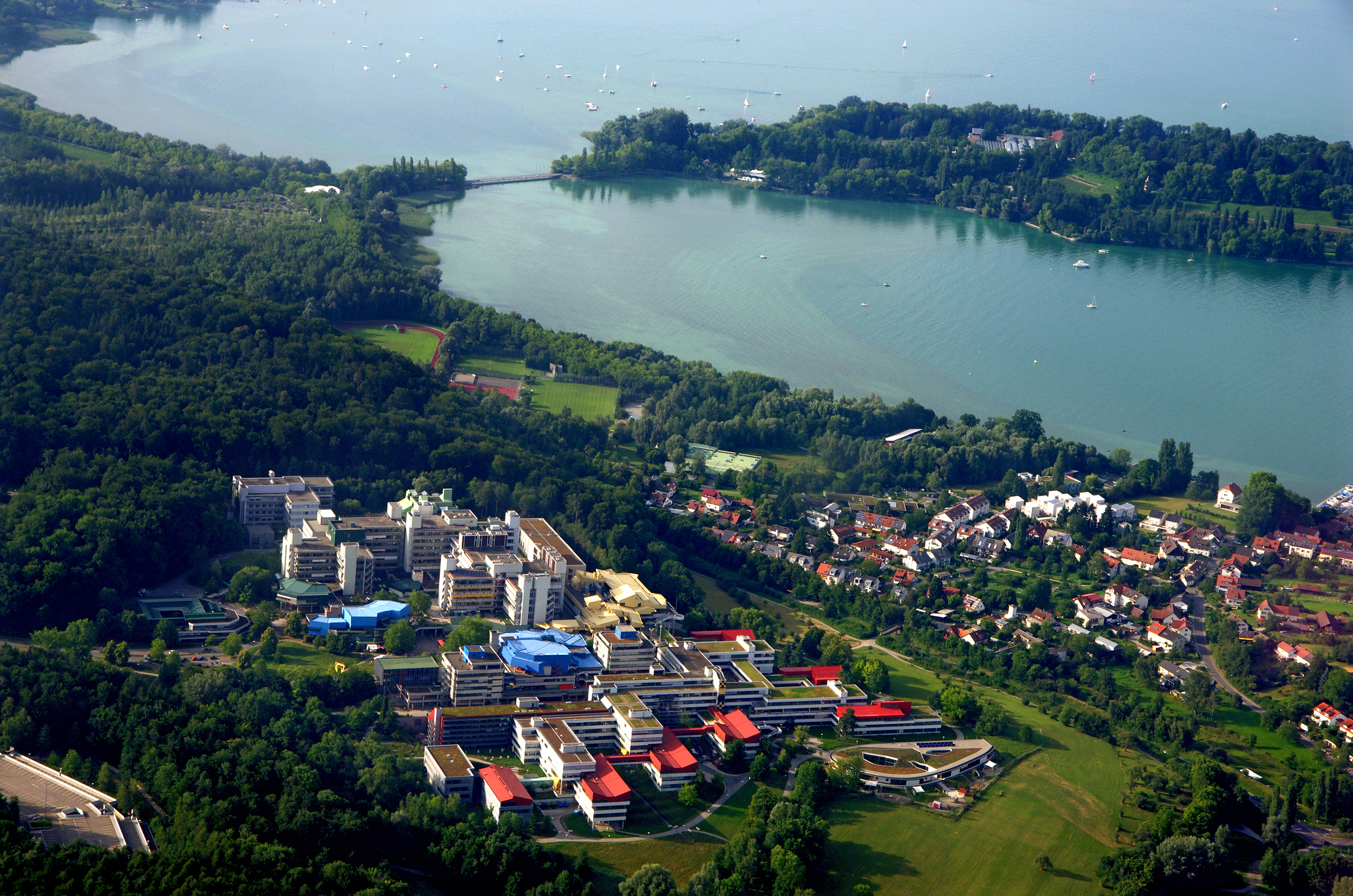 Luftaufnahme von der Universität Konstanz und der Insel Mainau. Copyright: Universität Konstanz